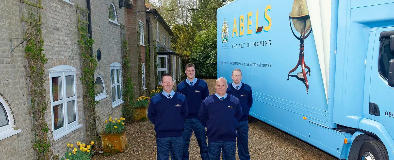 Abels-crew-at-cottages