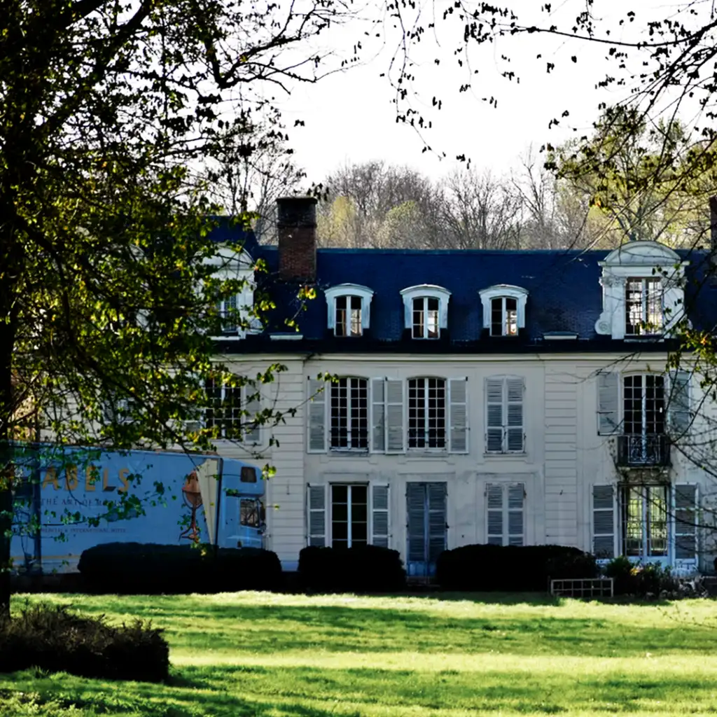 European Removal Company lorry located outside of chateau in the European countryside. Using the Abels international connection to move abroad.